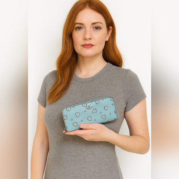 Coach Accordian Zip Wallet Western Heart Print Light Blue - Picture 1 of 15